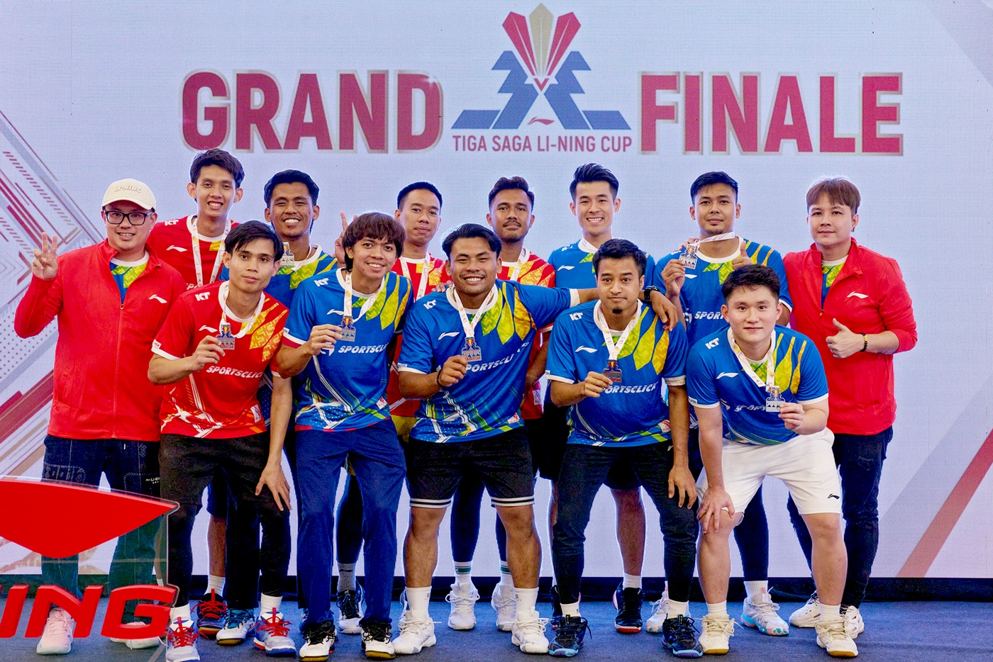 李宁杯3人羽赛落幕  Synergy夺公开组冠军